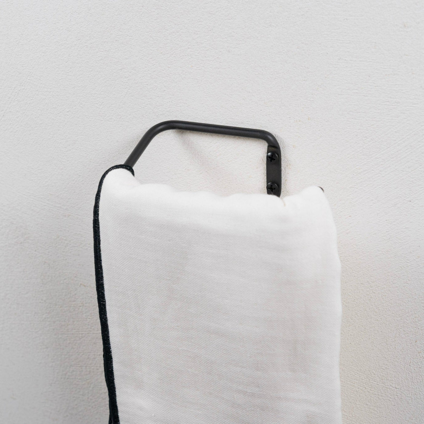 【Bent】Line hanger BK