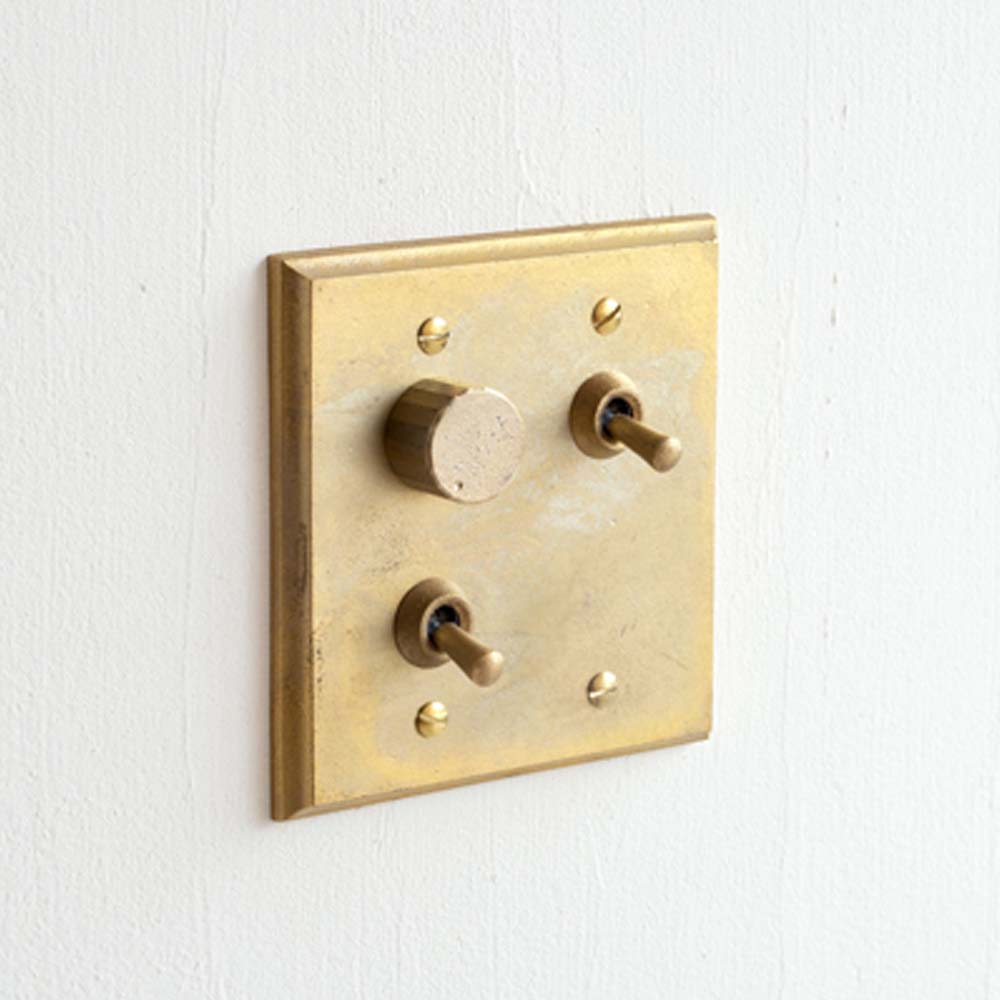 【受注生産】MATUREWARE 真鍮スイッチプレート3口(1112-3) 調光1か所