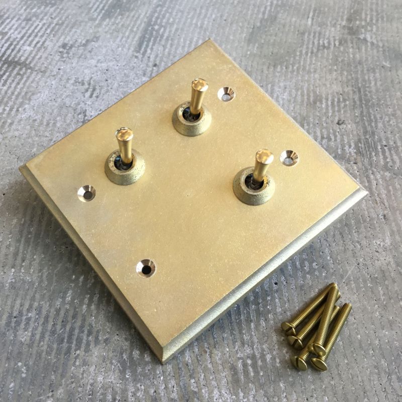 【受注生産】MATUREWARE 真鍮スイッチプレート3口(1112-3)