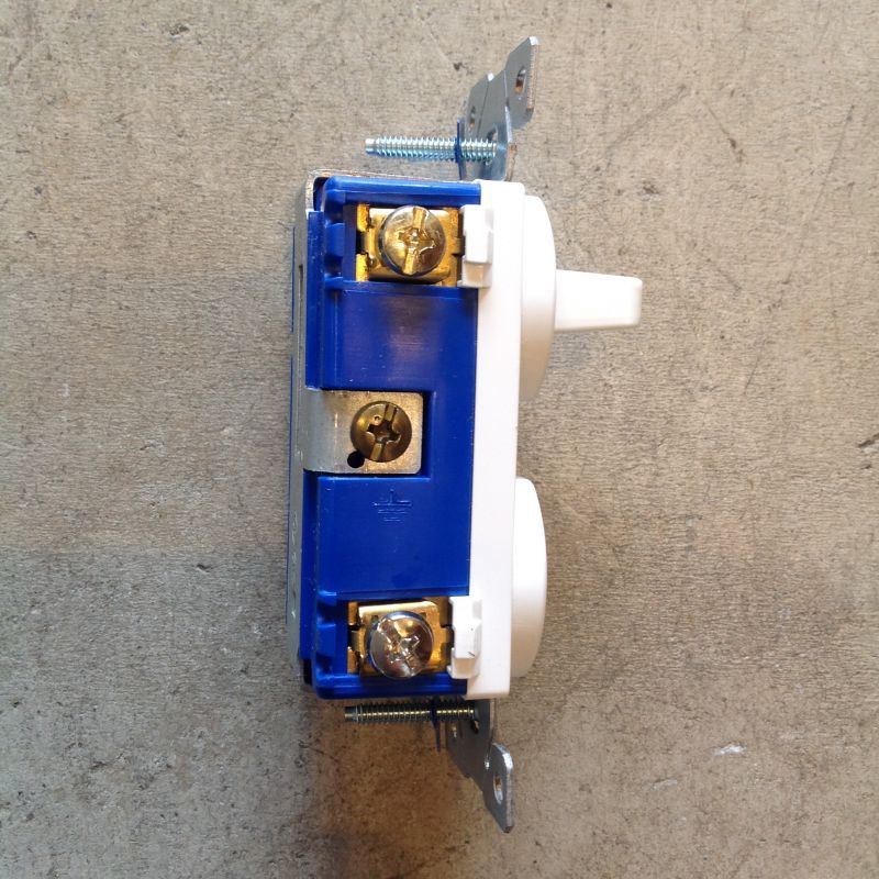 アメリカンスイッチ&防塵コンセント(3路)※在庫限り