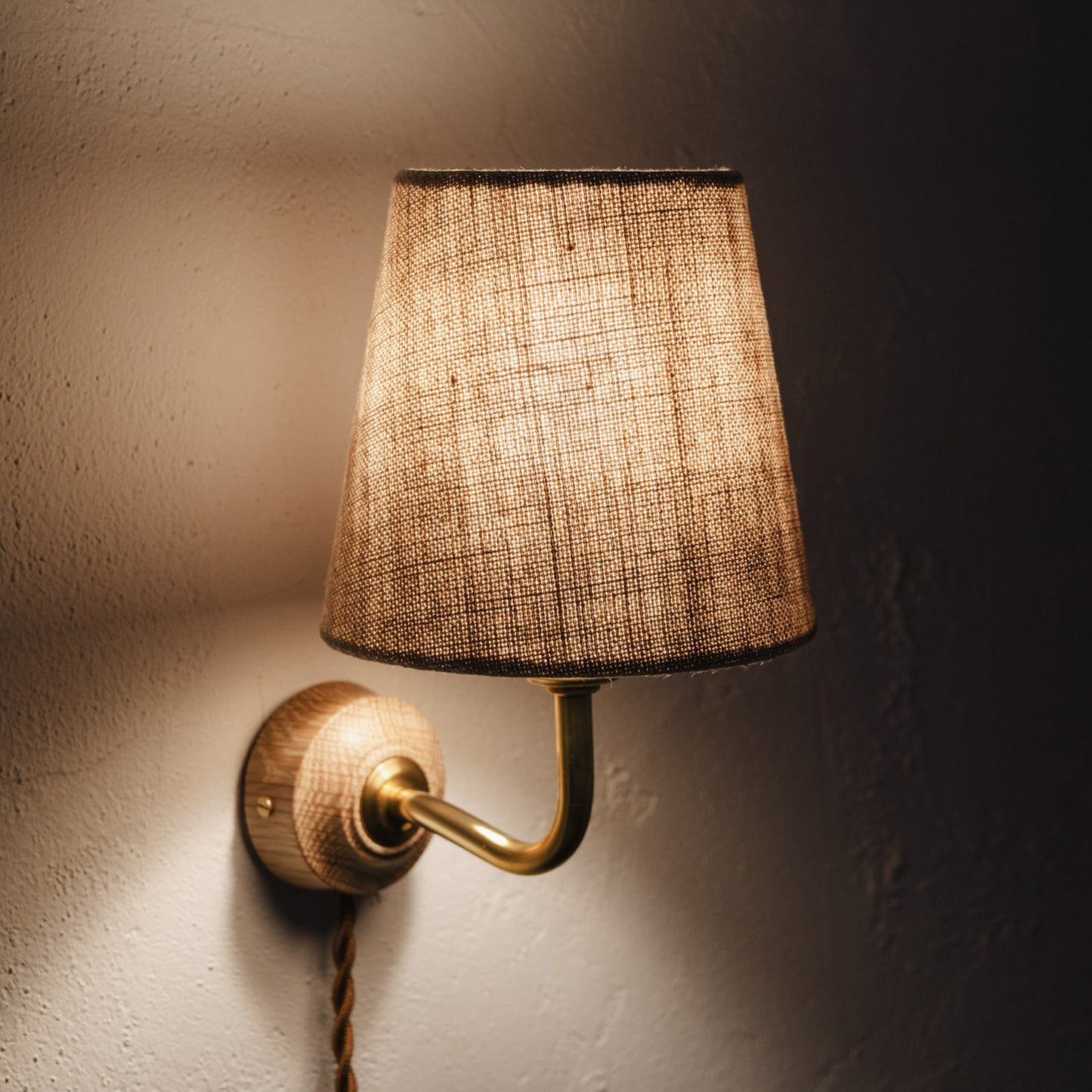 [react] Broche wall light oak