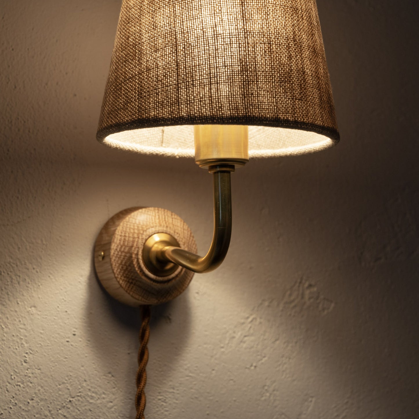 [react] Broche wall light oak